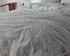 Dekbedovertrek microvezel polyester Belia blauw met bladprint 240 x 220 cm, met 2 kussenslopen
