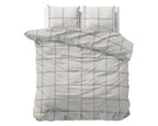 Wit dekbedovertrek Vasco met beige ruitpatroon op een bed, met twee kussens met hetzelfde dessin