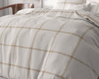 Dekbedovertrek Vasco wit met beige ruitpatroon, 240 x 220 cm, slaapkamer