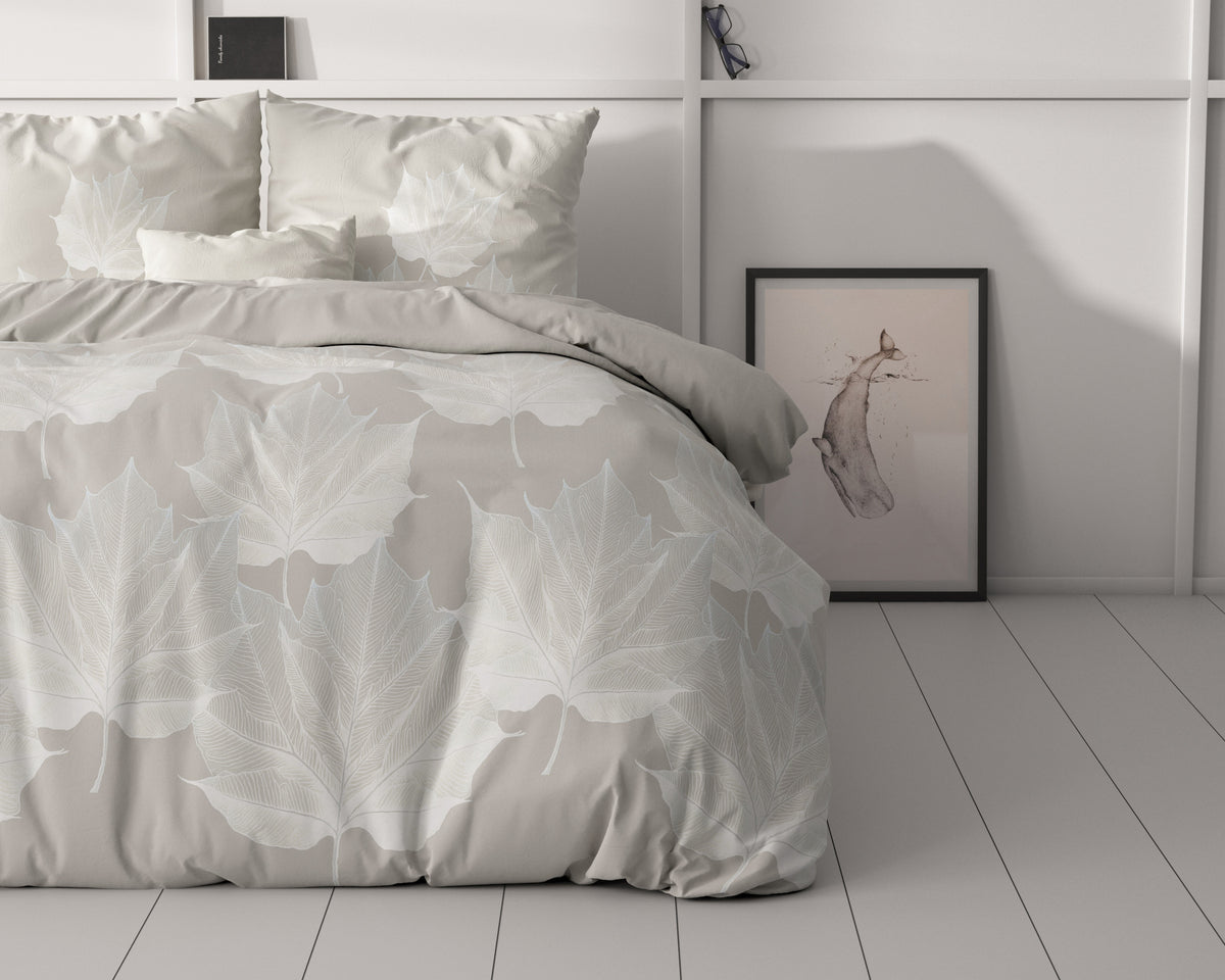 Dekbedovertrek Lisa grijs met wit bladerenmotief 200 x 220 cm voor de slaapkamer