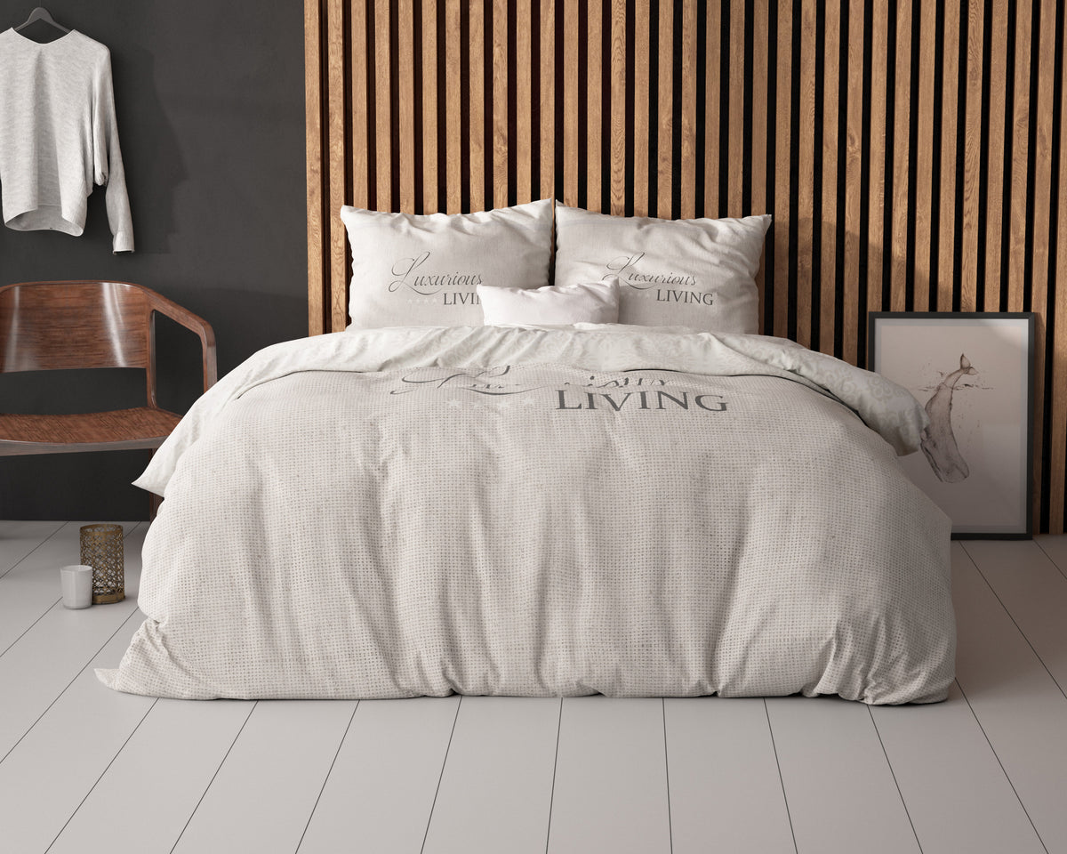 Dekbedovertrek Luxueus Wonen zand 240 x 200/220 cm, met tekstprint Luxurious Living voor de slaapkamer