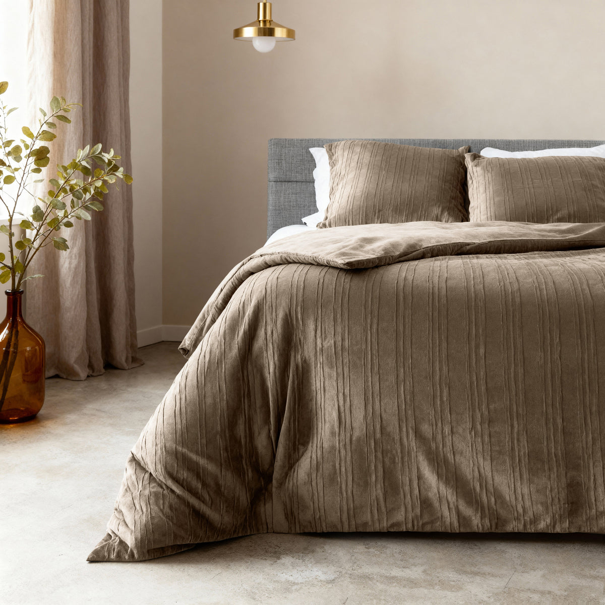 Dekbedovertrek fluweel taupe effen 140 x 220 cm, met 1 kussensloop voor de slaapkamer
