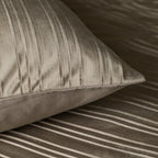 Dekbedovertrek fluweel taupe effen 140 x 220 cm, met 1 kussensloop voor de slaapkamer