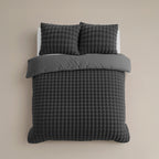 Dekbedovertrek pompom flanel fleece antraciet 140 x 220 cm, met kussenslopen voor de slaapkamer