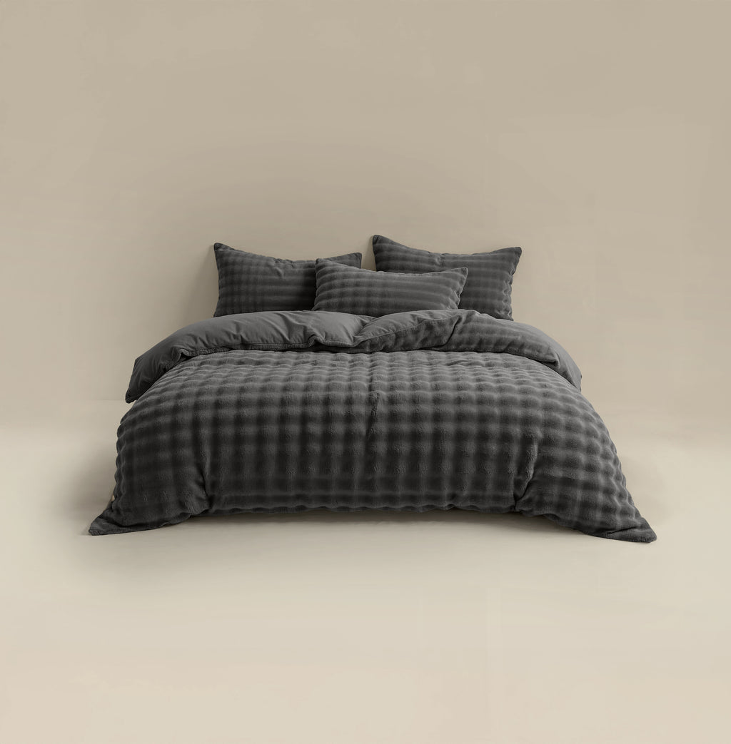 Dekbedovertrek pompom flanel fleece antraciet 240 x 220 cm, met kussenslopen voor de slaapkamer