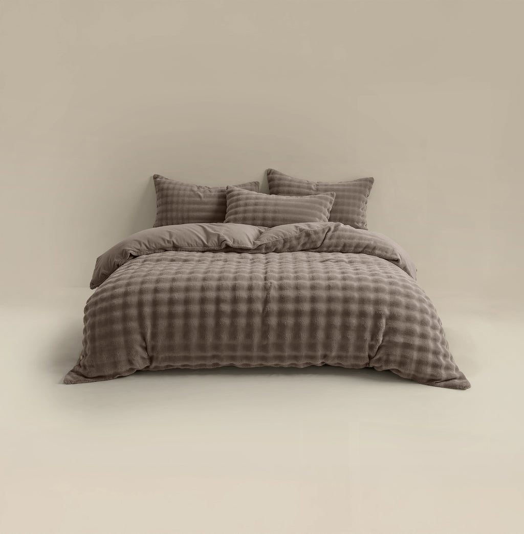 Dekbedovertrek pompon flanel fleece taupe 140 x 220 cm, met kussenslopen voor de slaapkamer