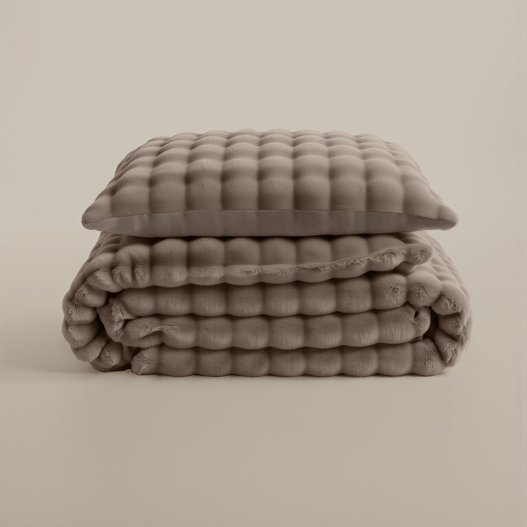 Dekbedovertrek pompon flanel fleece taupe 140 x 220 cm, met kussenslopen voor de slaapkamer