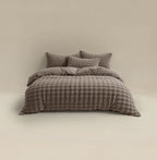 Dekbedovertrek pompon flanel fleece taupe 240 x 220 cm, met microfiber onderzijde en kussenslopen