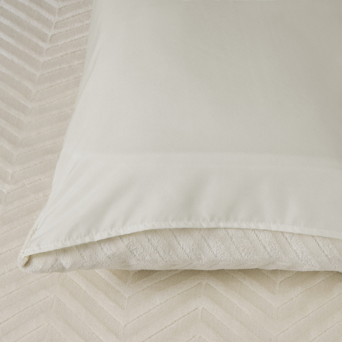 Dekbedovertrek teddy polyester chevron crème 140 x 200/220 cm, met kussensloop en drukknopen