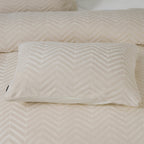 Dekbedovertrek teddy polyester chevron crème 240 x 200/220 cm, met kussenslopen
