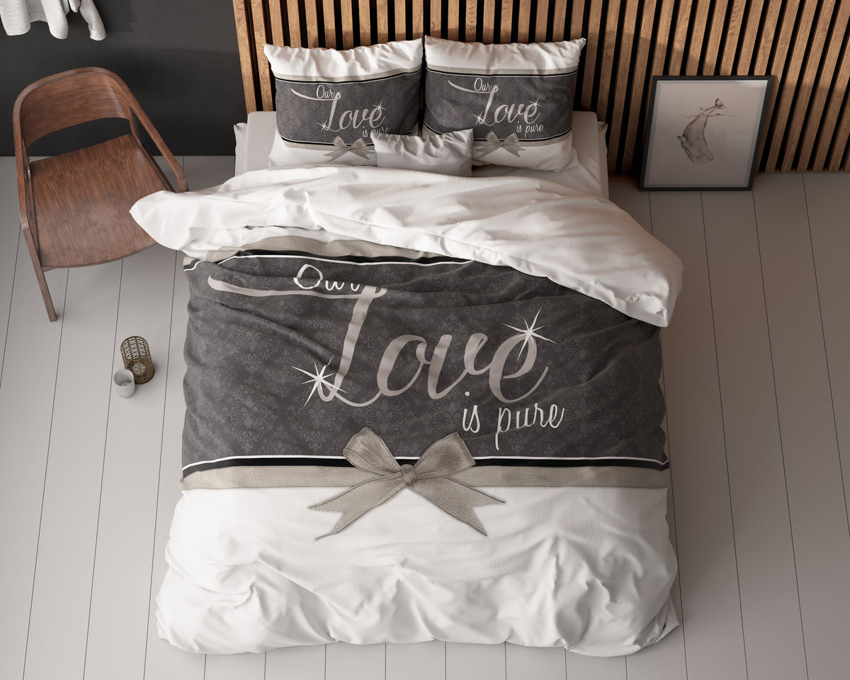 Dekbedovertrek Pure Love wit en antraciet met tekstprint en strik, 240 x 200/220 cm voor de slaapkamer