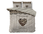 Zandkleurig dekbedovertrek met luipaardhart, touw- en kantprint en de tekst You are my soft heart, met twee kussenslopen