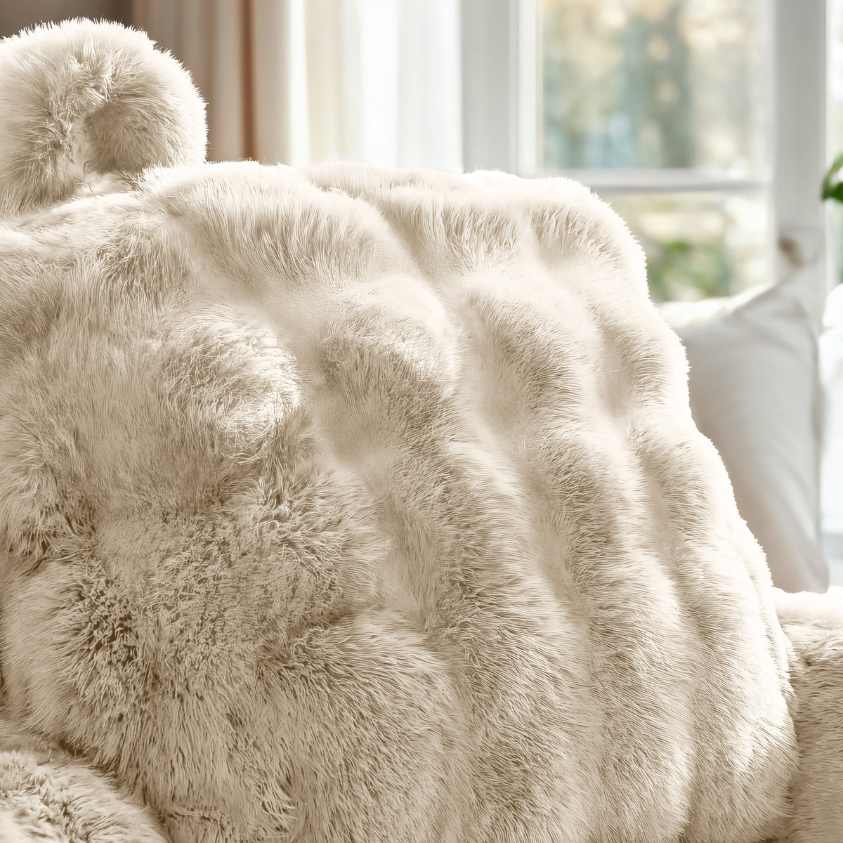 Rugsteunkussen nepbont Pompom beige 34 x 50 cm, stevig met armleuningen voor lezen en tv kijken