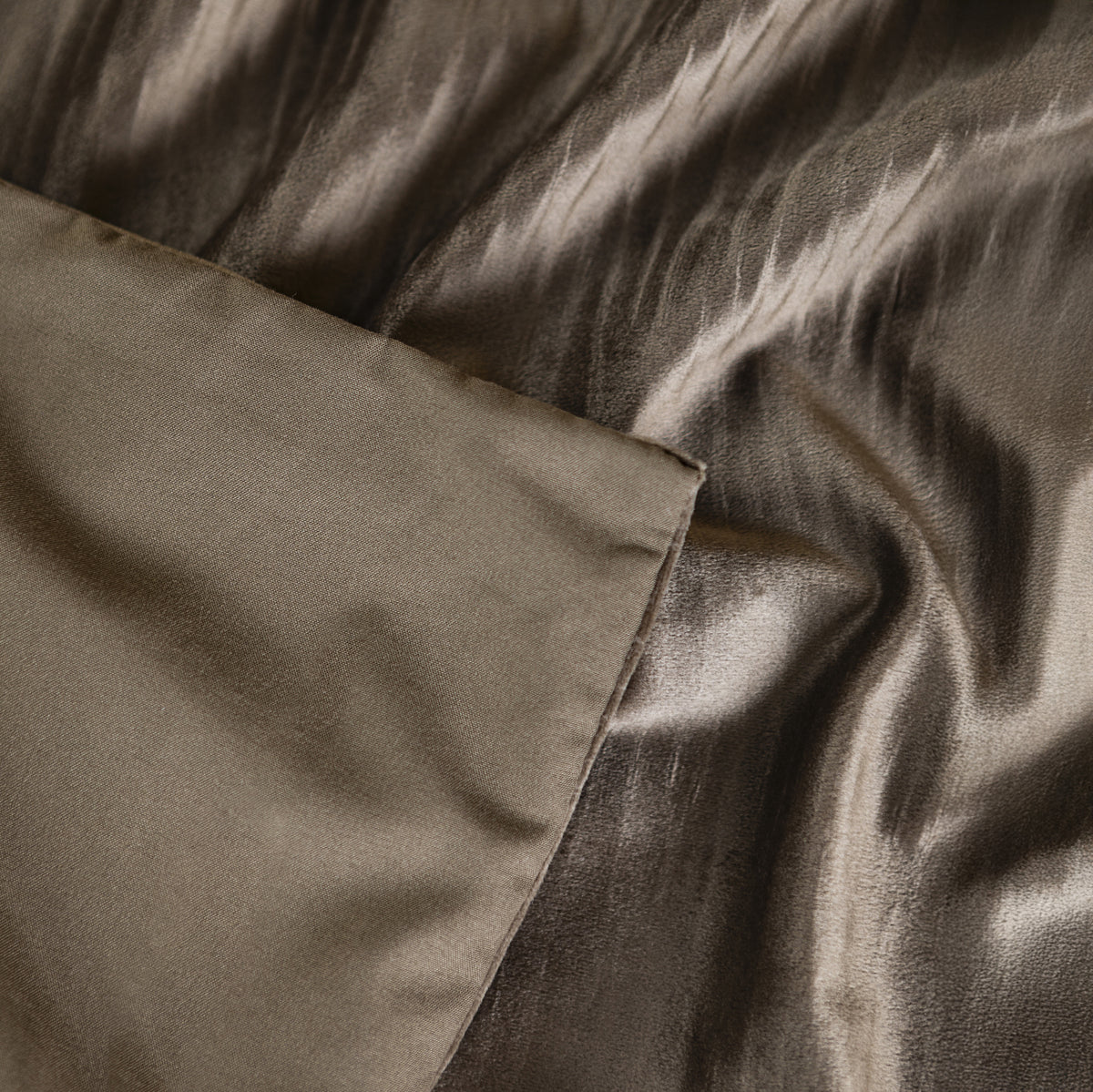 Dekbedovertrek fluweel effen taupe 240 x 220 cm, set met 2 kussenslopen 60 x 70 cm voor de slaapkamer