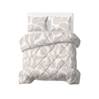 Opgemaakt lazy dekbed Kello met twee kussens in taupe/zand en wit met golvend motief en gestikt ruitpatroon