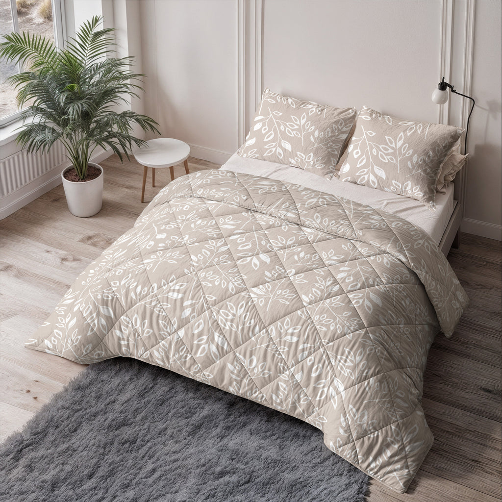 Lazy dekbed Neva polyester microvezel taupe/zand met wit bladmotief 200 x 220 cm, met 2 kussenslopen