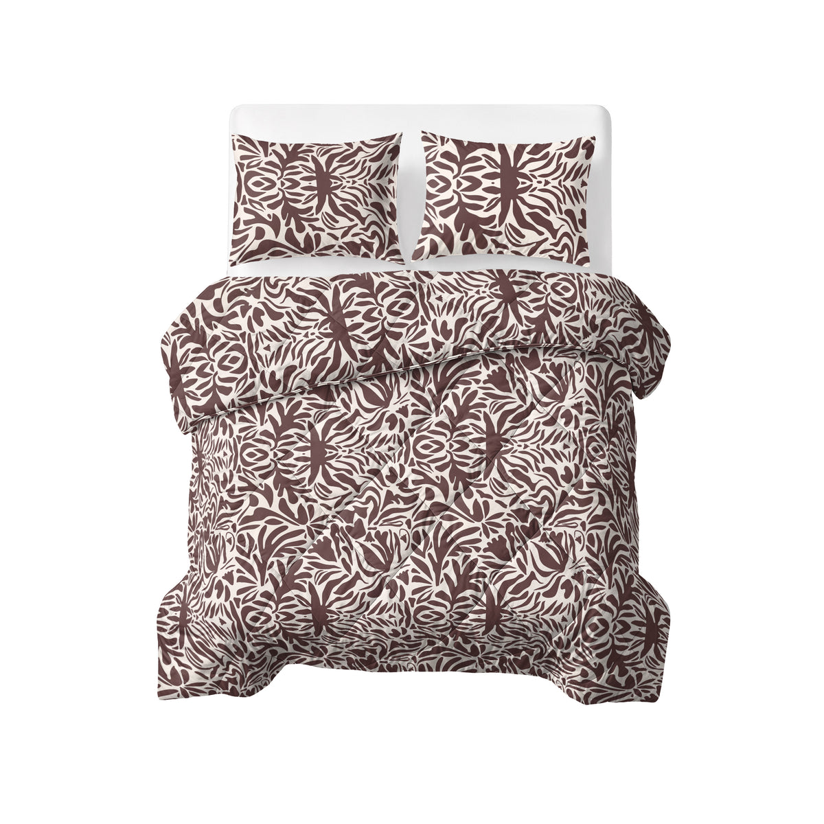 Opgemaakt bed met dekbed en twee kussenslopen met bruin-wit bladpatroon