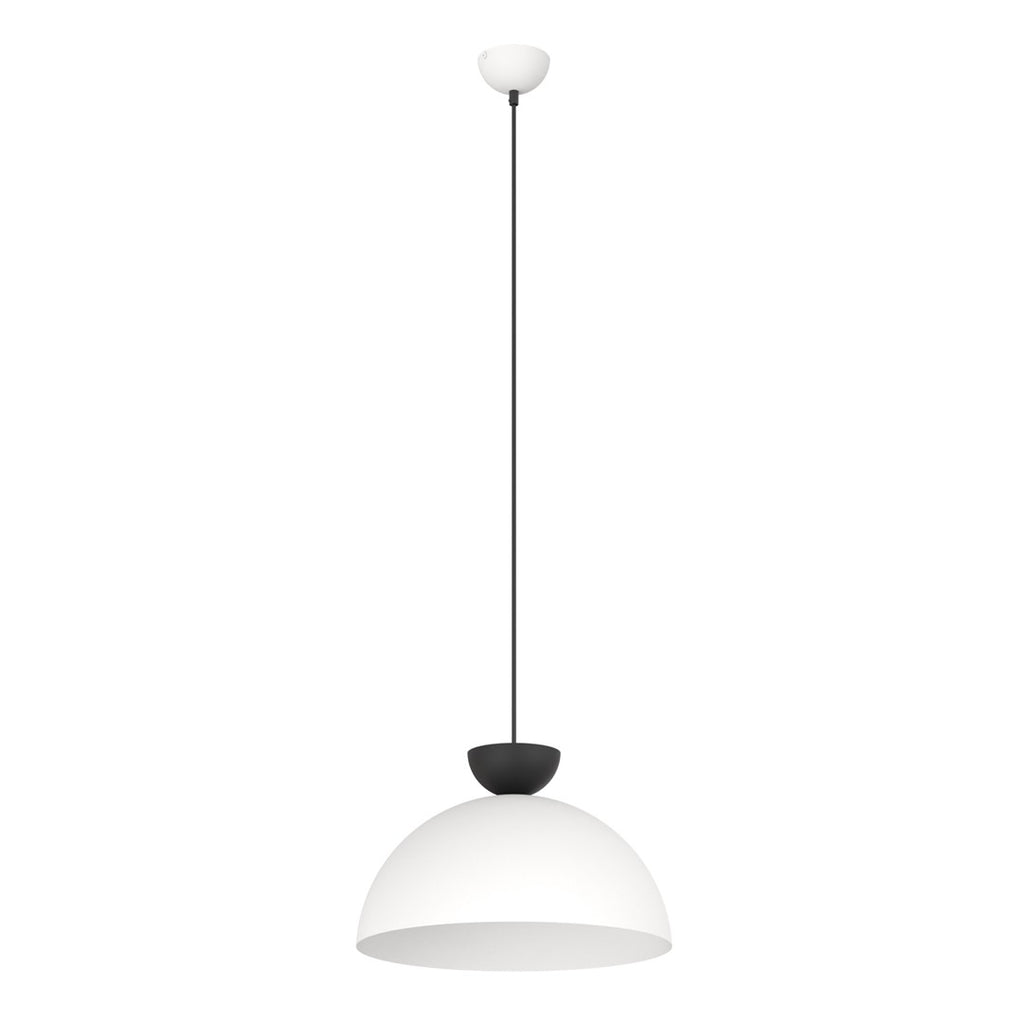 Witte halfronde hanglamp met zwart detail en dunne zwarte ophanging aan een wit plafondkapje