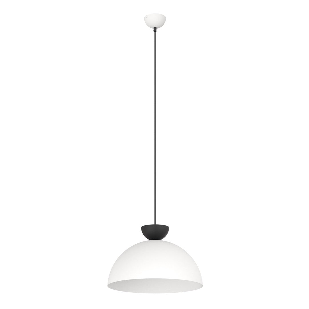 Witte halfronde hanglamp met zwart detail en dunne zwarte ophanging aan een wit plafondkapje
