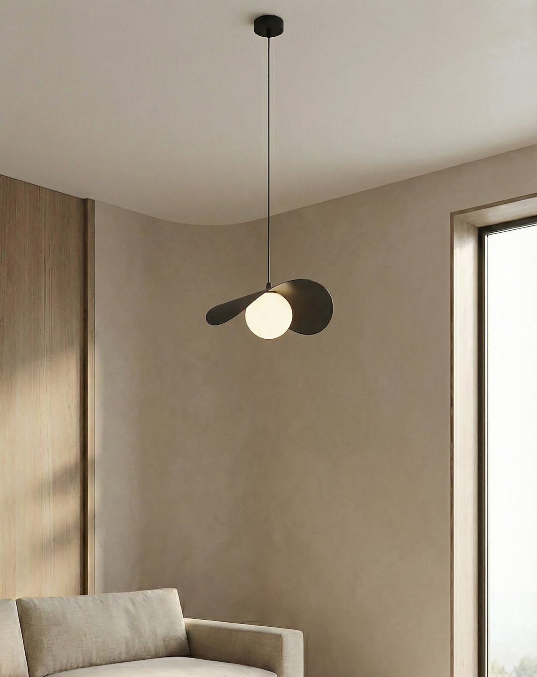 Hanglamp gepoedercoat staal en glas Ritual modern zwart met witte glazen bol, G9 – eettafel en woonkamer