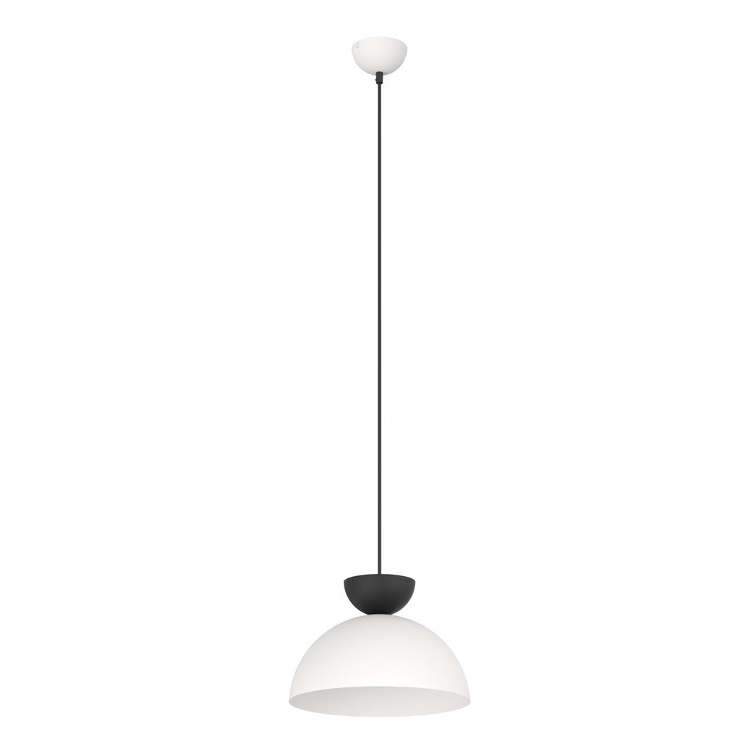 Hanglamp met halfronde witte kap, zwart detail bovenop en dun zwart snoer aan een witte plafondkap