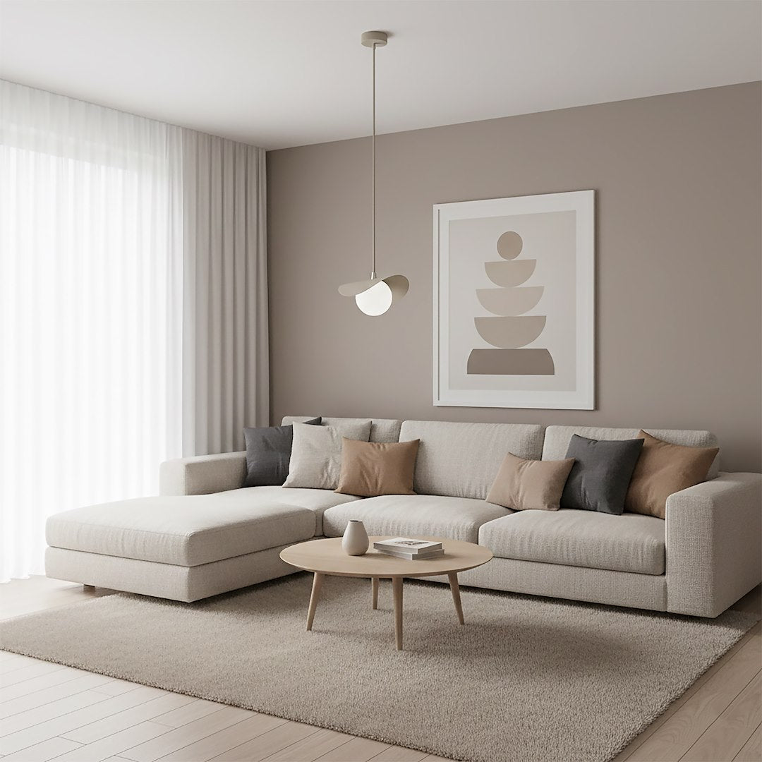 Hanglamp gepoedercoat staal en glas, Ritual, modern, beige kap met glazen bol, G9 – eettafel, woonkamer of slaapkamer