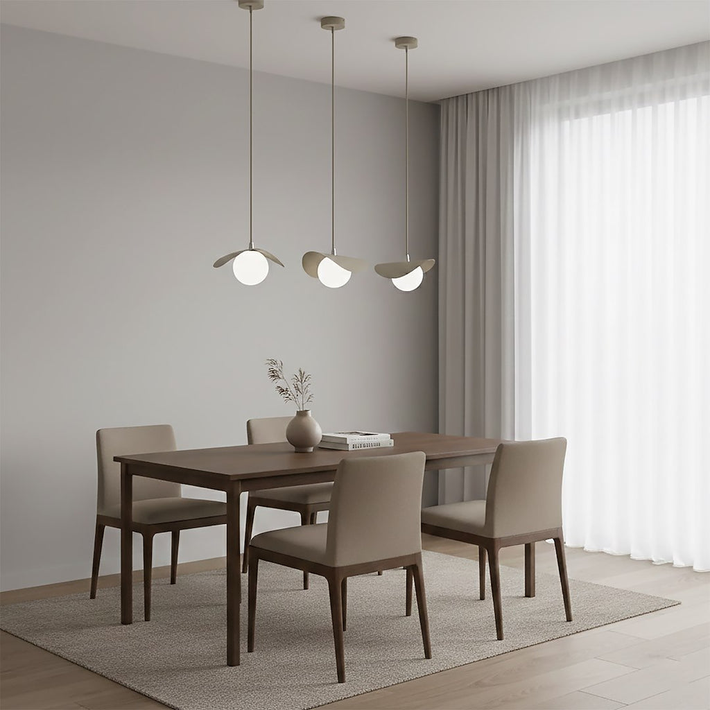Hanglamp gepoedercoat staal en glas, Ritual, modern, beige kap met glazen bol, G9 – eettafel, woonkamer of slaapkamer