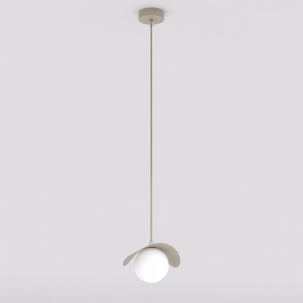 Hanglamp gepoedercoat staal en glas, Ritual, modern, beige kap met glazen bol, G9 – eettafel, woonkamer of slaapkamer
