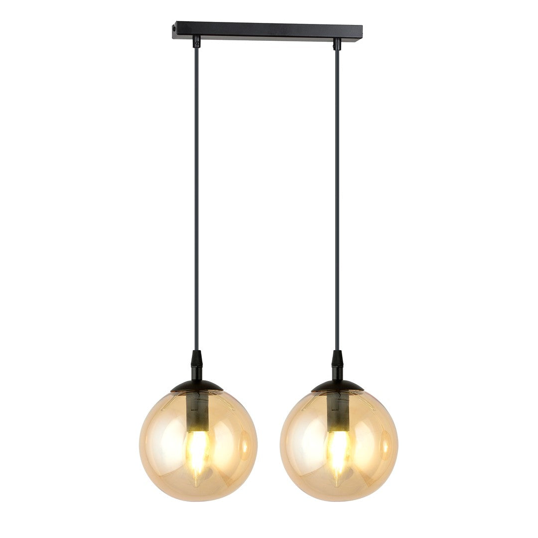 Zwarte hanglamp met twee ronde amberkleurige glazen kappen aan een rechthoekige zwarte luifel
