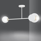Witte plafondlamp Minerva met horizontale arm, een glazen bol links en een kap met zichtbare lamp rechts