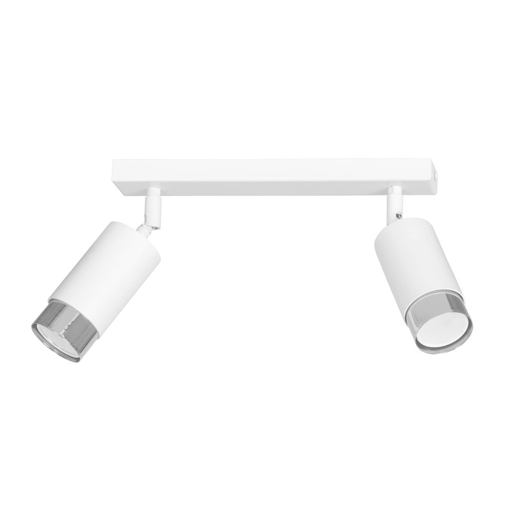 Witte plafondlamp met twee kantelbare spots met zilverkleurige rand aan een rechthoekige plafondplaat