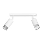 Witte plafondlamp met twee kantelbare spots met zilverkleurige rand aan een rechthoekige plafondplaat