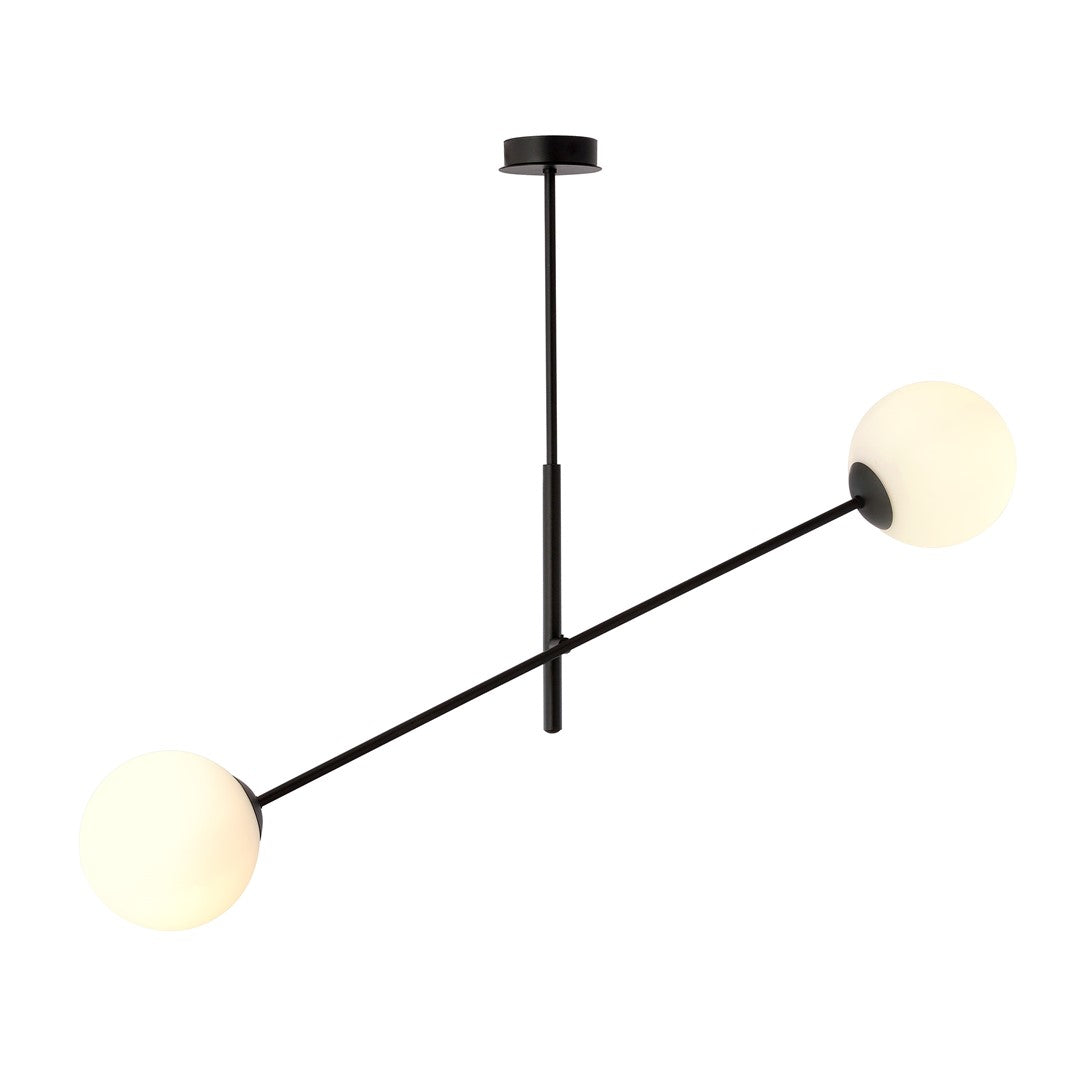 Zwarte hanglamp met dwarsbalk en twee ronde witte glazen kappen aan een dunne stang