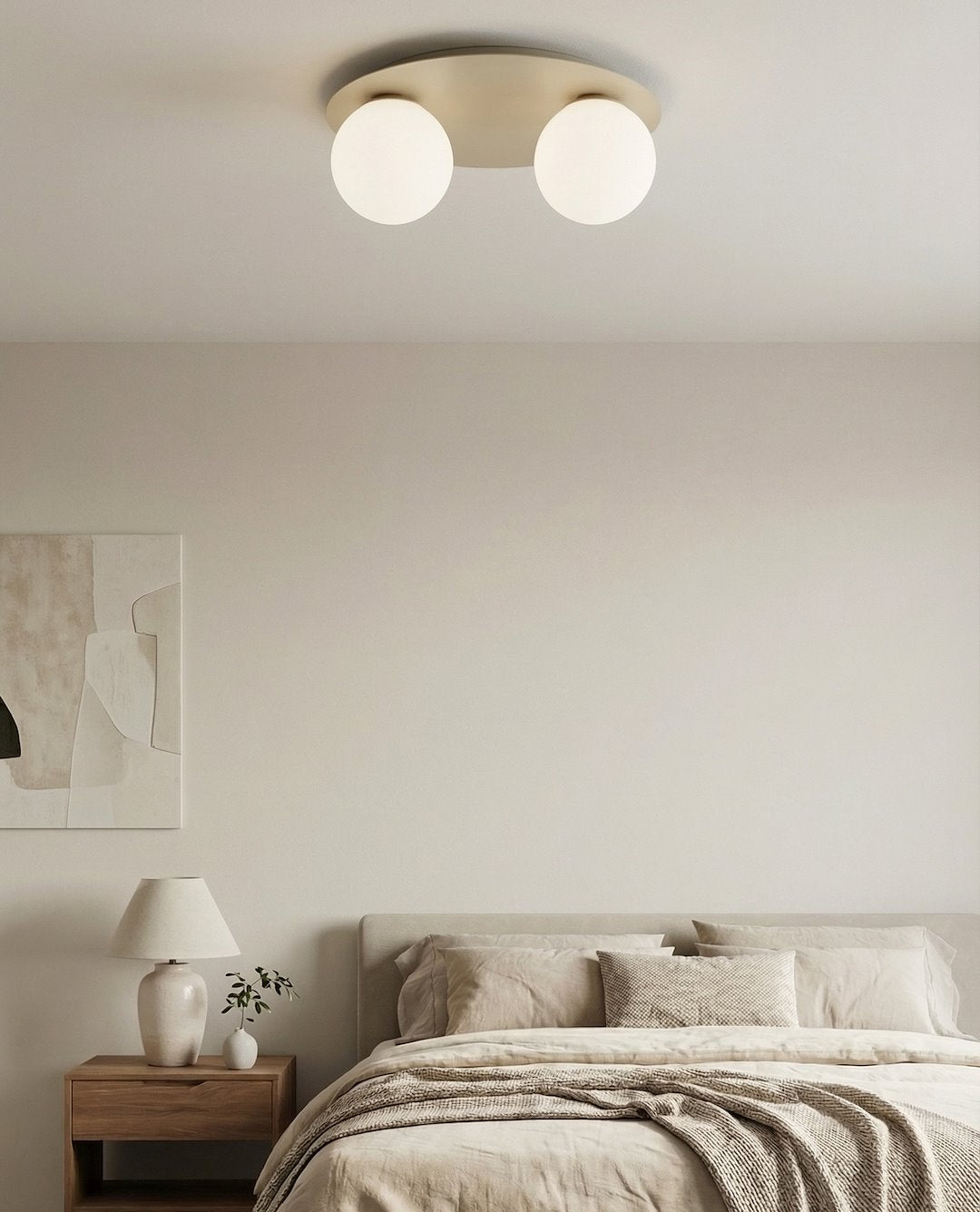 Plafondlamp gepoedercoat staal modern beige, 2 witte glazen bollen, breedte 43 cm, voor woonkamer en slaapkamer