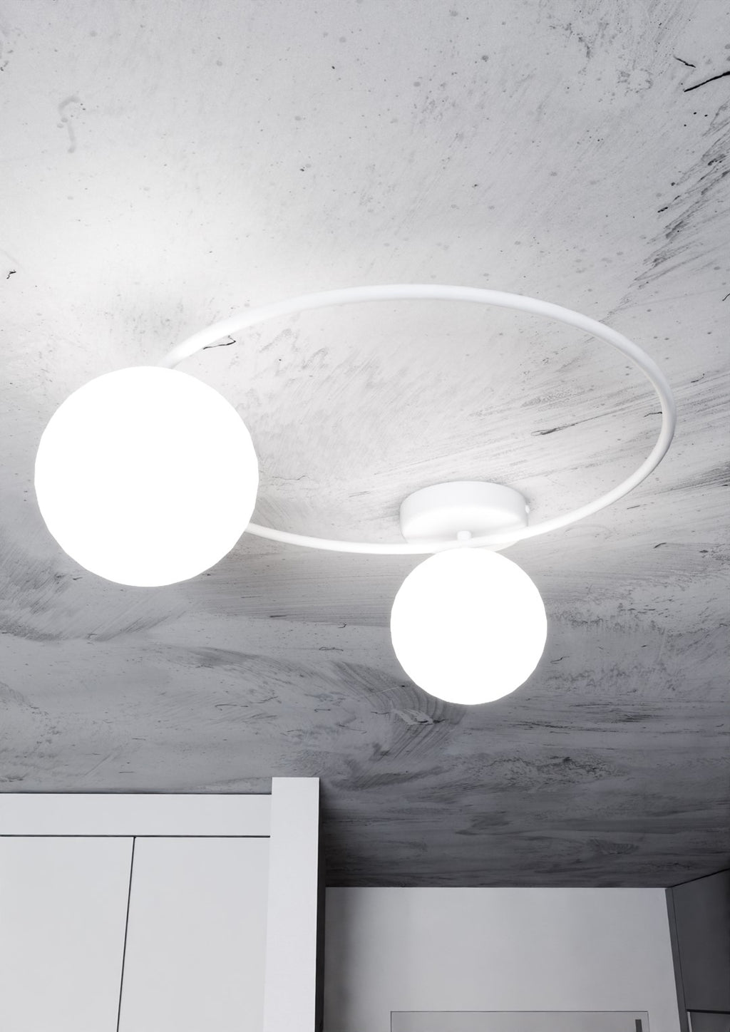 Plafondlamp gepoedercoat staal en glas Sopra 2 minimalistisch wit, 2 lichtpunten E14, breedte 47 cm