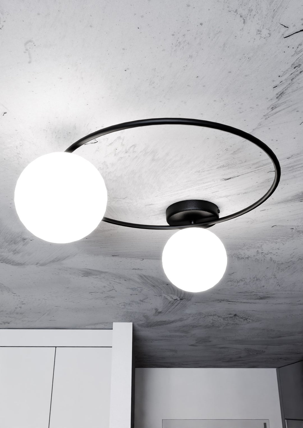 Plafondlamp Sopra 2 gepoedercoat staal en glas, minimalistisch, zwart met witte glazen kappen, 47 x 20 cm