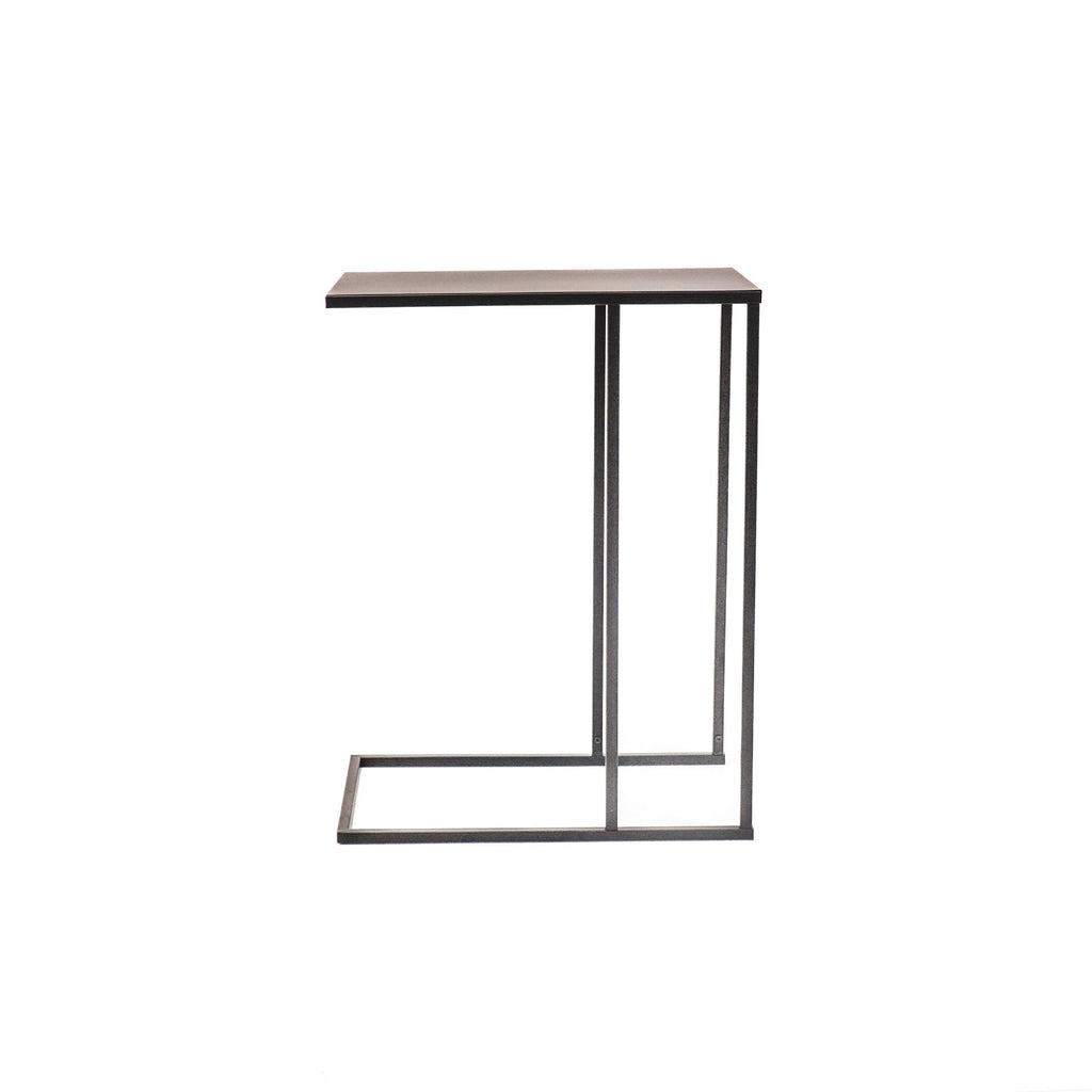 Bijzettafel metaal zwart, industrieel C-vorm design, 45 x 30 x 60 cm, voor naast de bank