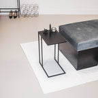 Bijzettafel metaal zwart, industrieel C-vorm design, 45 x 30 x 60 cm, voor naast de bank