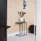 Bijzettafel metaal zwart, industrieel C-vorm design, 45 x 30 x 60 cm, voor naast de bank
