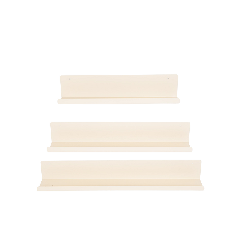 Set van drie beige metalen wandplanken met opstaand randje in drie lengtes onder elkaar