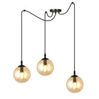 Zwarte hanglamp met drie amberkleurige glazen bollen aan zwarte snoeren en een ronde plafondplaat