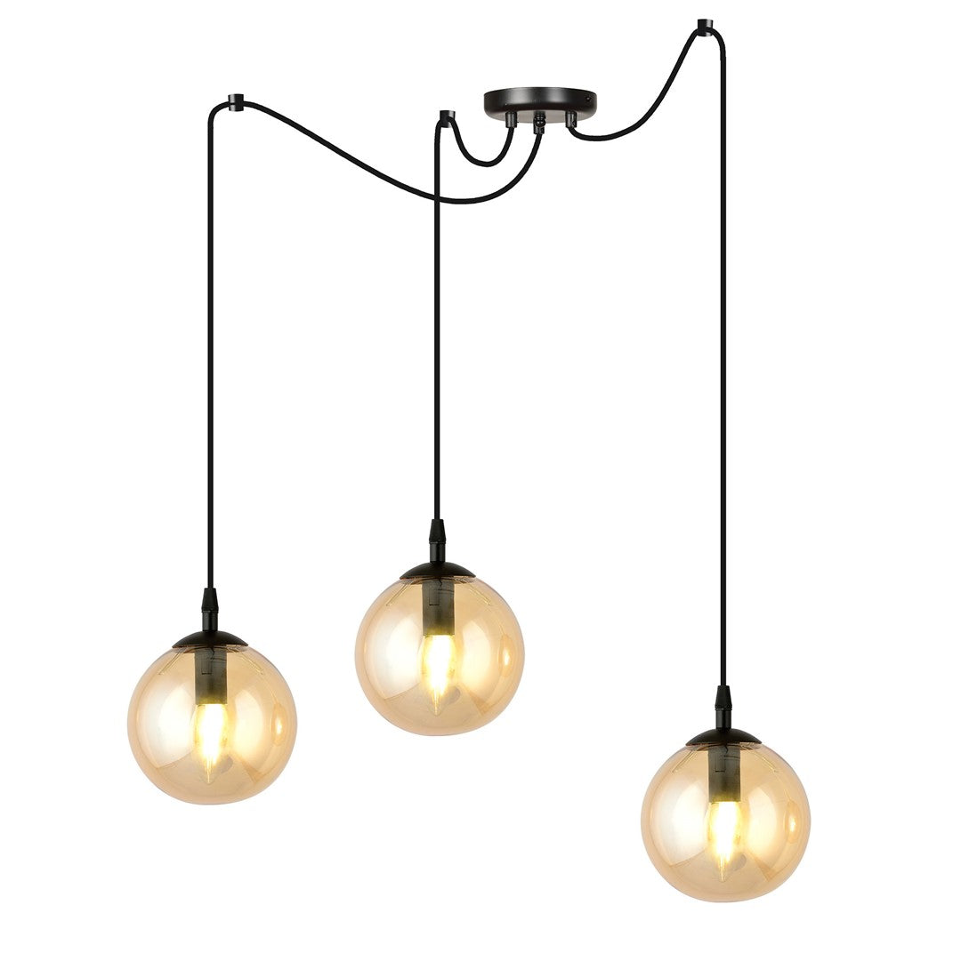 Zwarte hanglamp met drie amberkleurige glazen bollen aan zwarte snoeren en een ronde plafondplaat