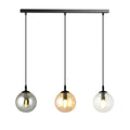 Zwarte hanglamp met drie glazen bolkappen in grafiet, amber en transparant aan een smalle balk