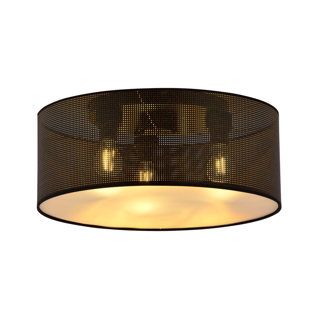 Ronde zwarte plafondlamp met perforatiepatroon en gouden binnenkant, brandend met warm licht