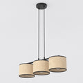 Hanglamp met drie cilindrische rotan kappen met zwarte rand en zwart stalen frame, opgehangen aan twee stangen