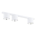 Witte plafondlamp met drie ronde spots op een smalle rechte balk, met zilverkleurige reflectoren
