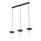 Hanglamp met zwarte balk en drie zwarte schermpjes met witte kappen aan lange snoeren