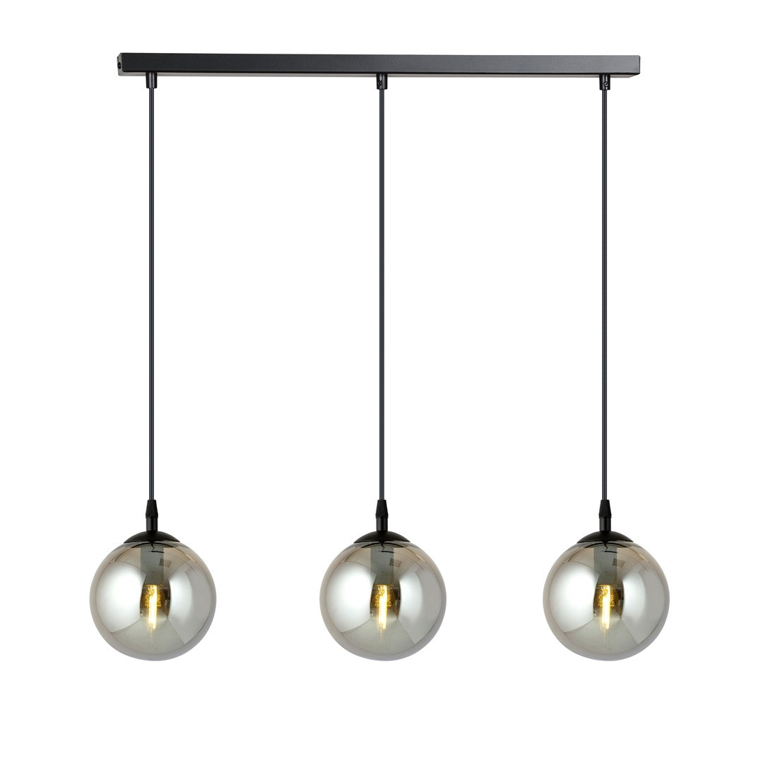 Zwarte hanglamp met drie ronde grafietkleurige glazen kappen aan een rechte zwarte balk