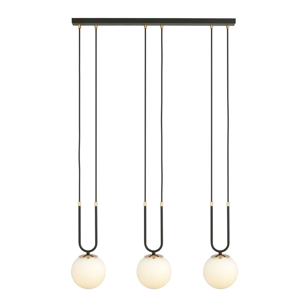 Zwarte hanglamp met drie ronde witte glazen kappen en gouden details aan een rechthoekige plafondplaat