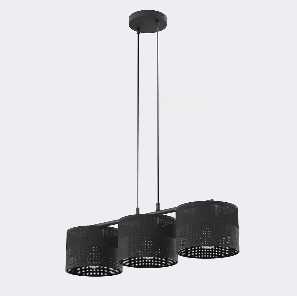 Zwarte hanglamp met drie cilindrische stoffen kappen met geperforeerd patroon, aan een zwarte balk met twee dunne stangen